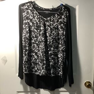 Croft & Barrow Black and White Floral Long Sleeve Top